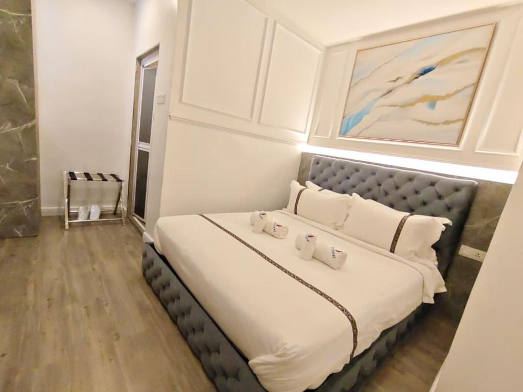Frazel Heritage Hotel - 