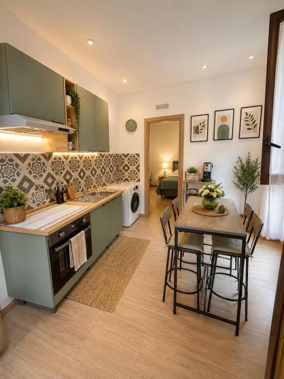 a kitchen and dining room with a table and chairs at Casetta Villabate in Villabate