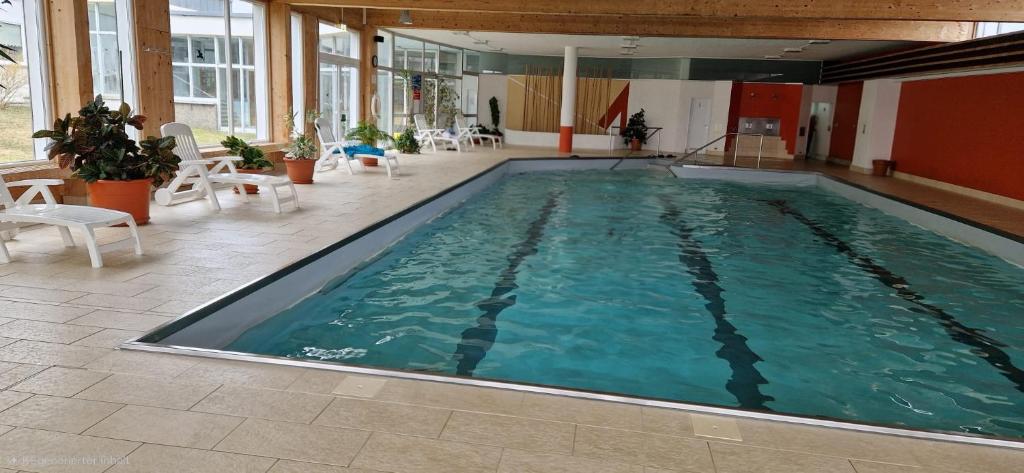 a large swimming pool in a building at Ferienwohnung Ronja im Hause Bergland Altreichenau in Neureichenau