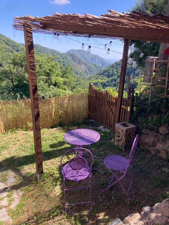 a table and two chairs sitting under a pergola at B&B PETITE PROVENCE Genova in Ceranesi