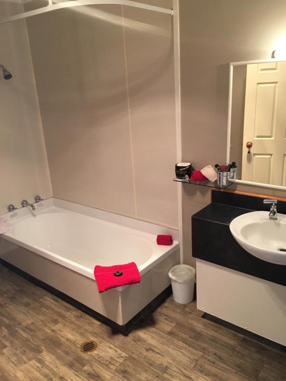 Lakefront Lodge - Resim 14