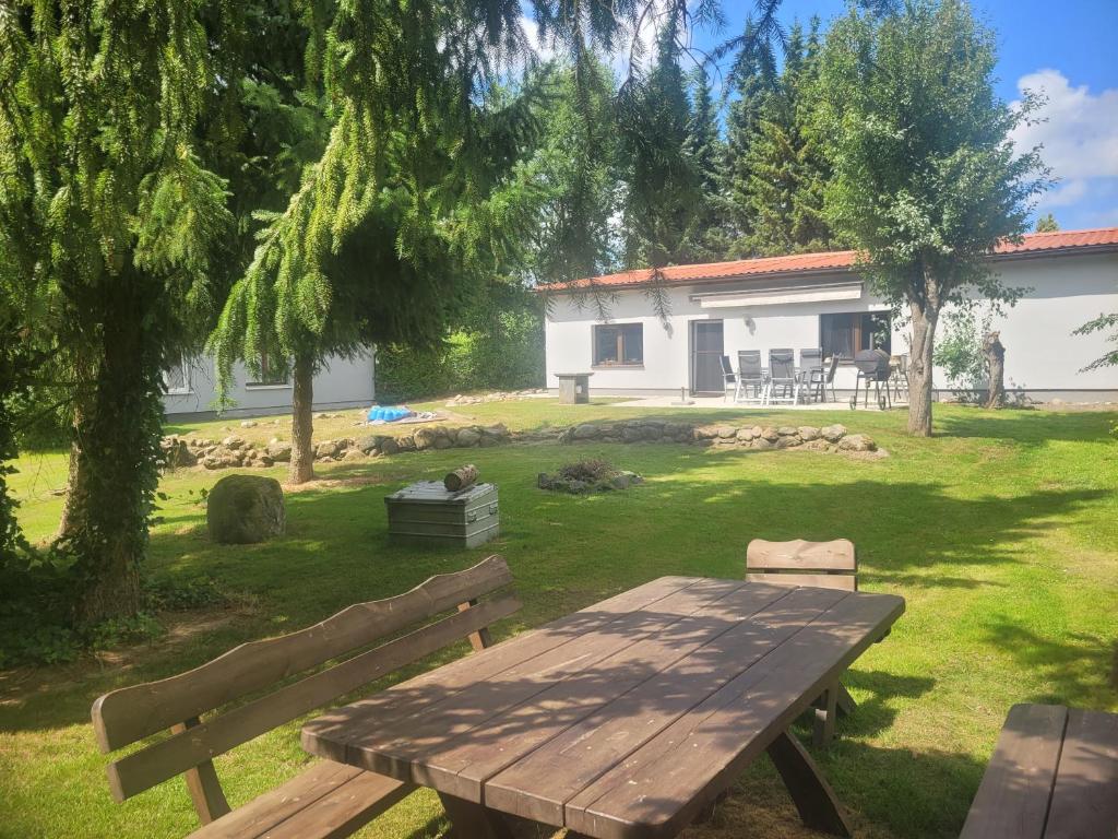 a picnic table in the yard of a house at Waldblick in Marlow