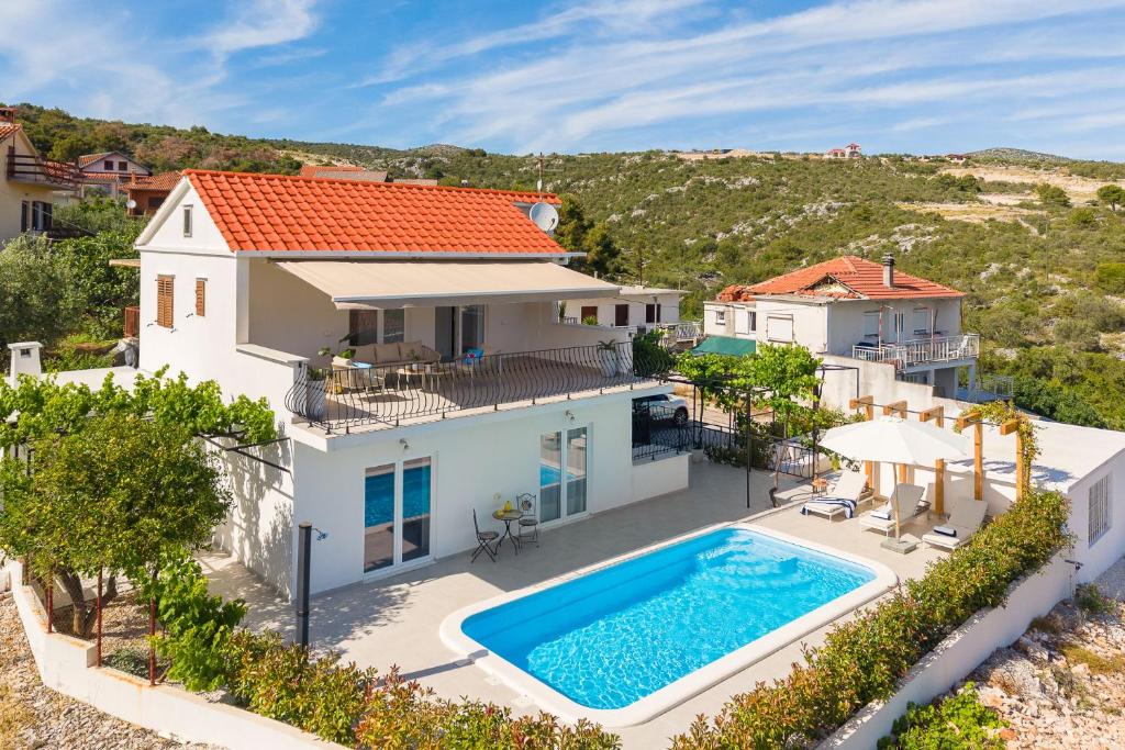 Cozy mediterranian-style villa