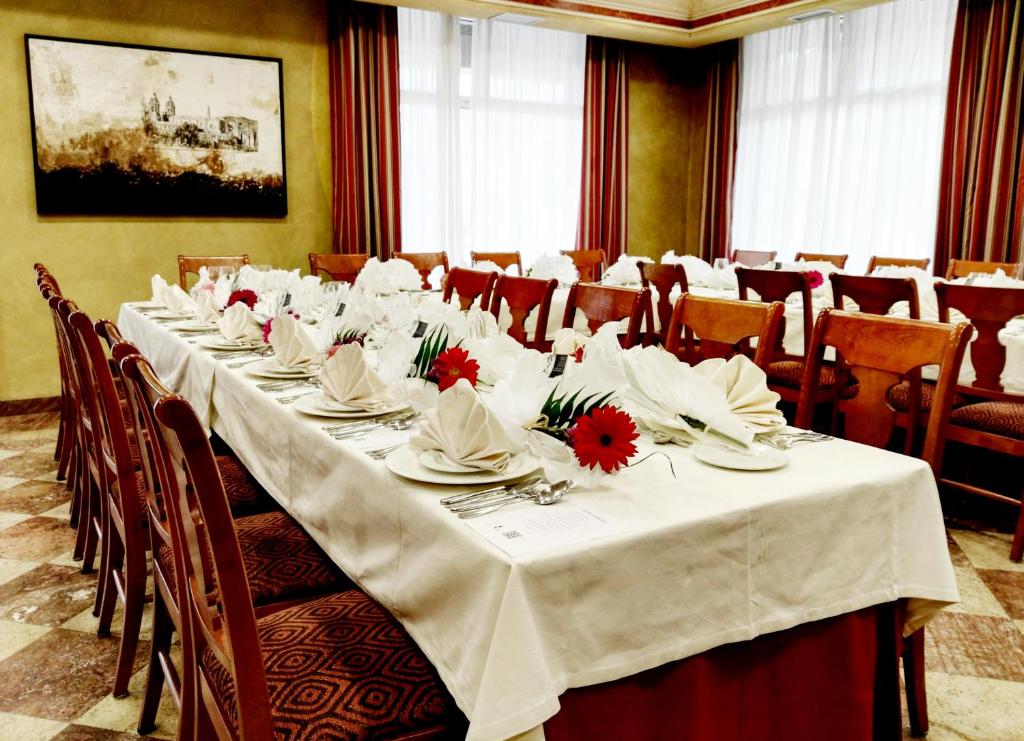 Restaurace v ubytování Hotel Pamplona Villava