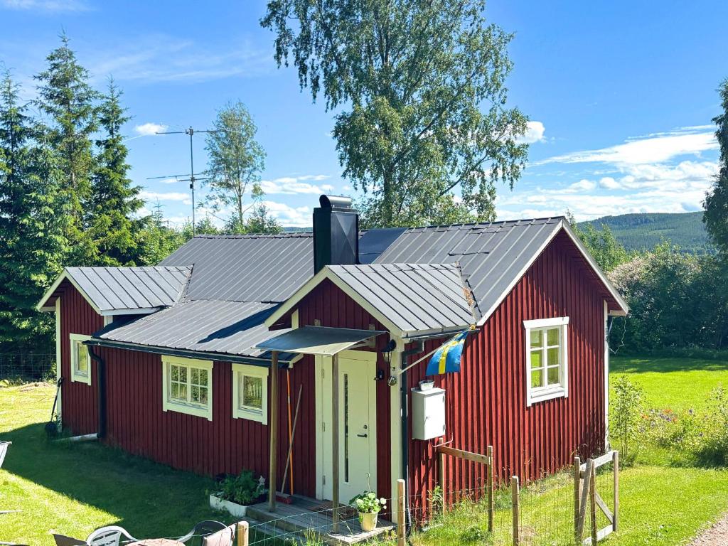 a red house with a metal roof at Hus Hammerstrand in Hammarstrand