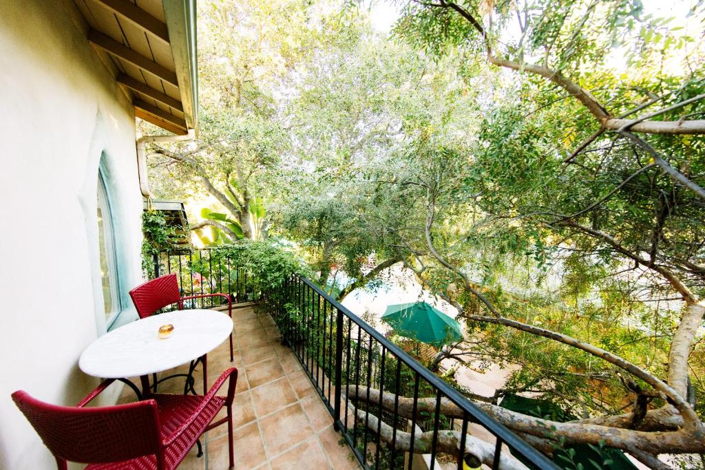 The Emerald Iguana Inn - Suite Cricket - Cama King Con Balcón