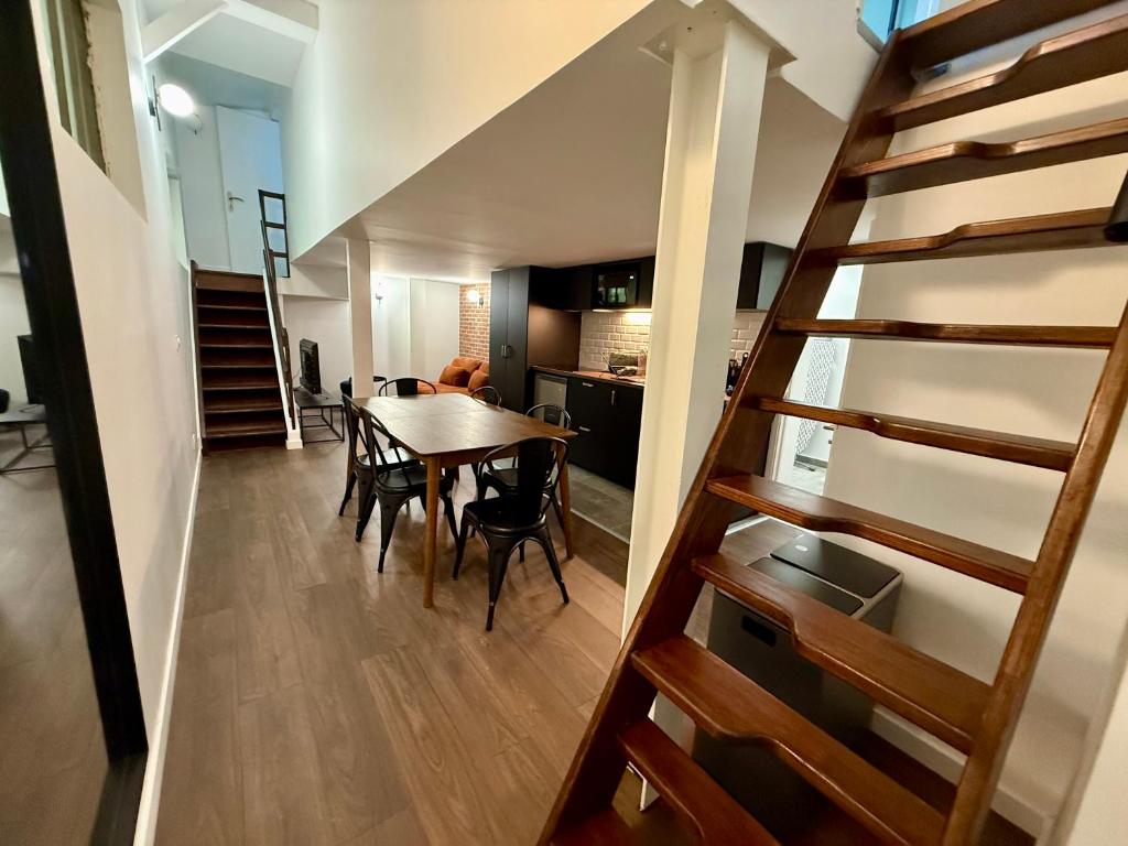 Pere Lachaise Apartment - 