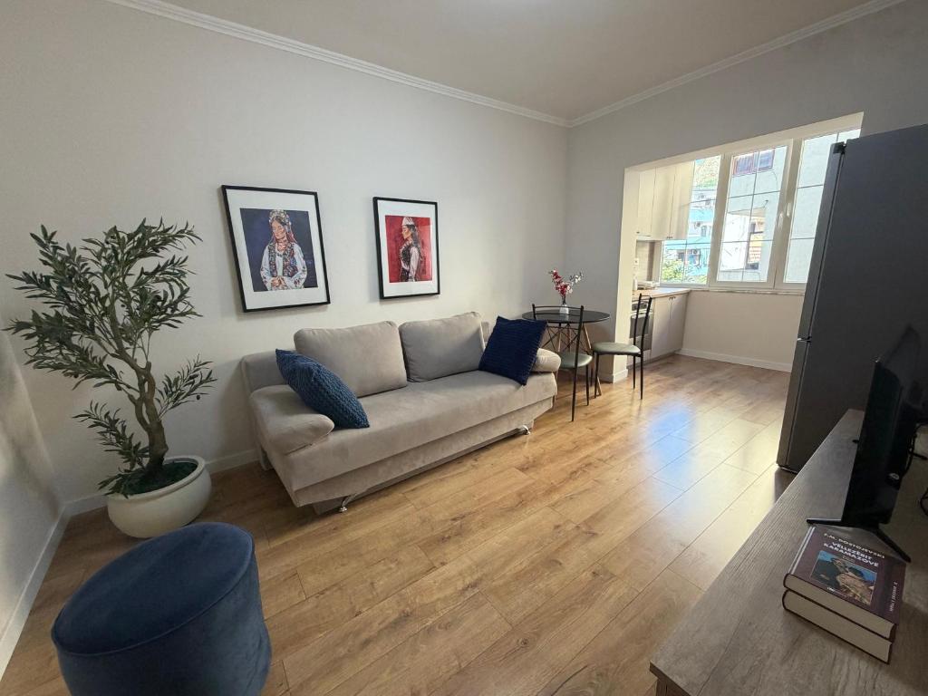 a living room with a couch and a table at Koko Pepito apartment in Lezhë
