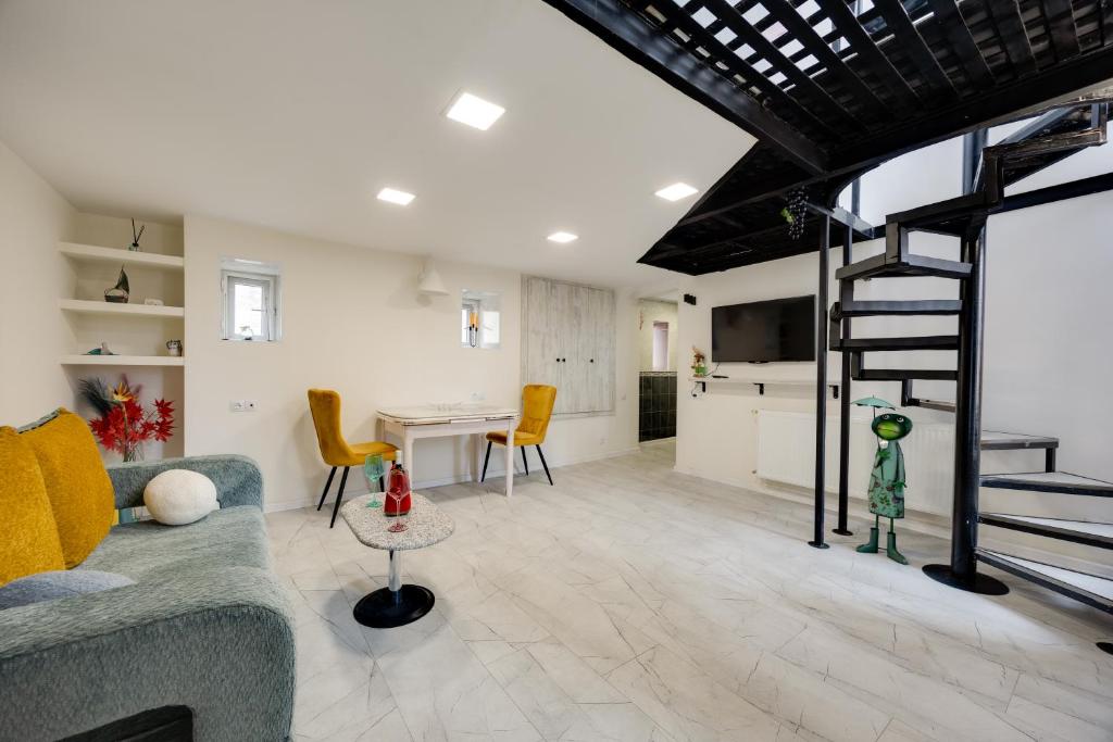Kai Home Atoneli - Unique & Beautiful Stay in the Heart of the City در تفلیس