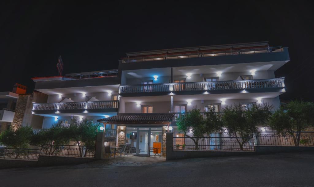 a night view of a building with lights at ATHINA MARE-SOLE in Kallithea Halkidikis