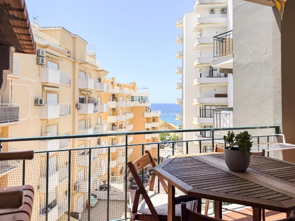 #382 Modern Apartment with Private Balcony & BBQ