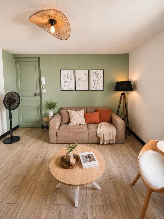 a living room with a couch and a table at L'Odéon - Hypercentre - Gare SNCF in Nantes