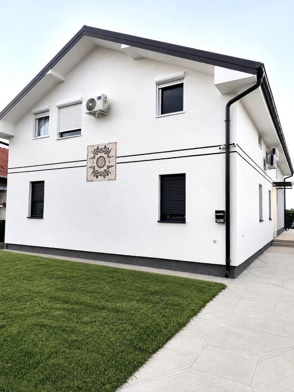 Gallery image of Zorica Guest Rooms in Jakovo