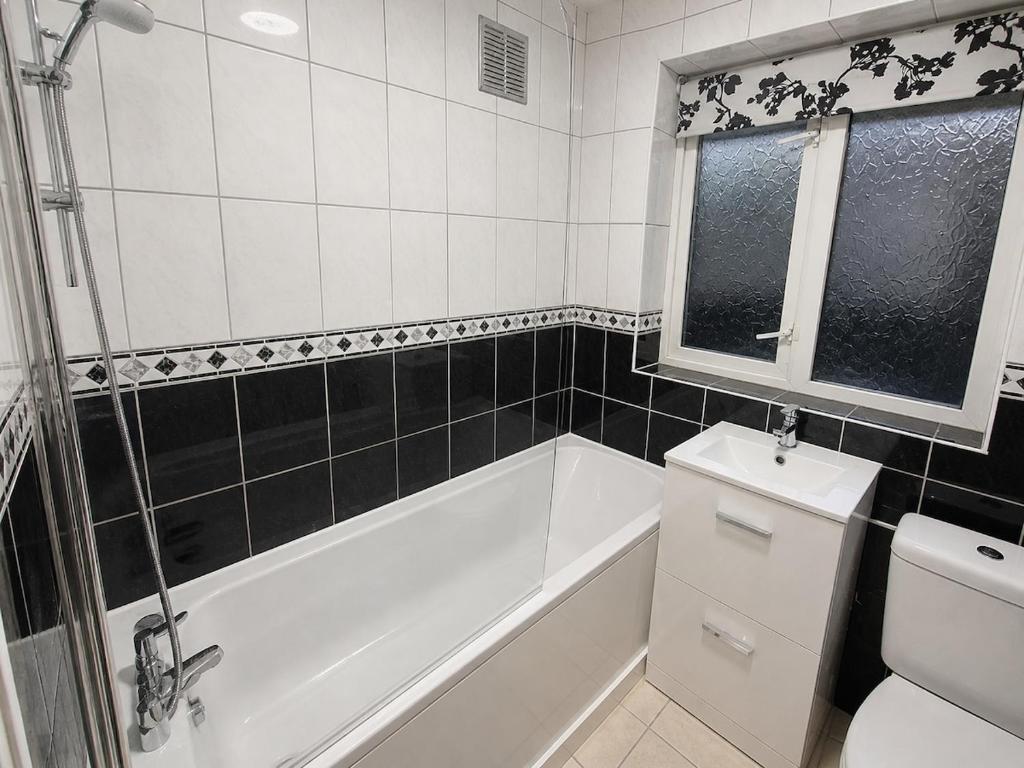 The Chessington Retreat - 2 Bed Home - Appartement Met 2 Slaapkamers