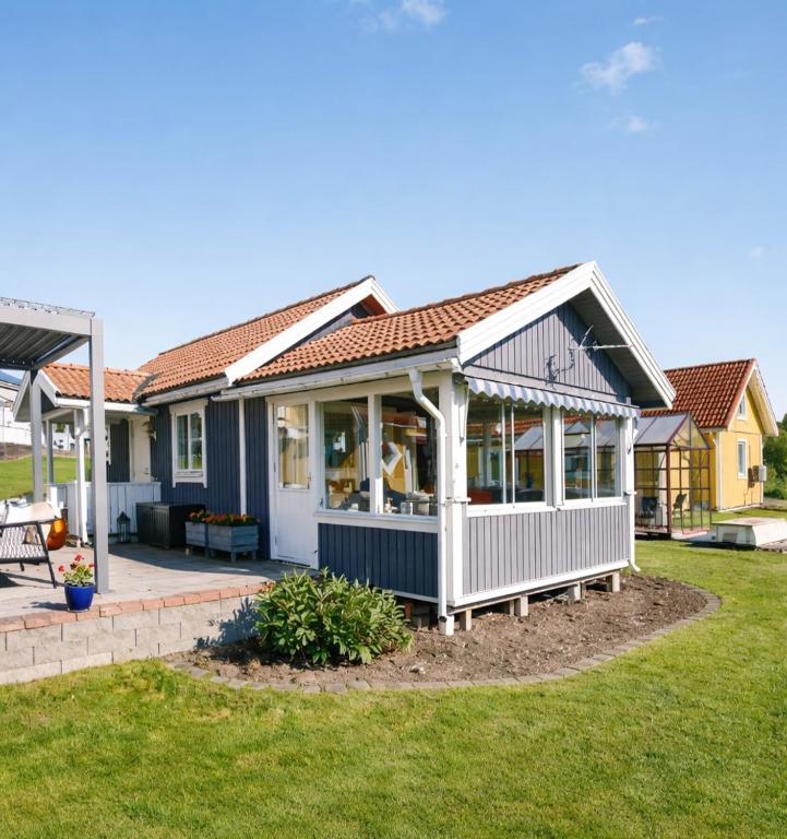 a house with a gazebo in a yard at Semesterbostad Viksberg in Avesta