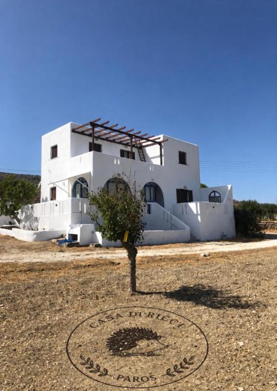 a white building with a tree in front of it at Casa di Ricci Paros in Dhragoulás