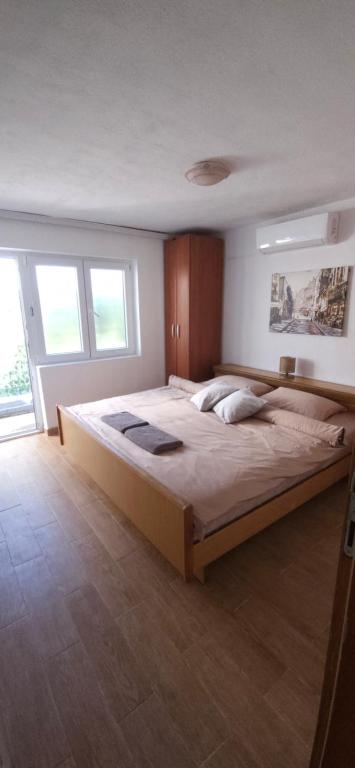 House Konjevic - Appartamento Con 1 Camera Da Letto E Giardino