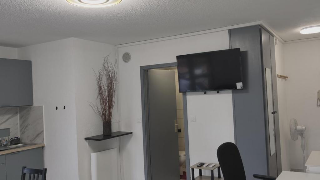 Apartment 33, Cozy studio and free parking – photo 11