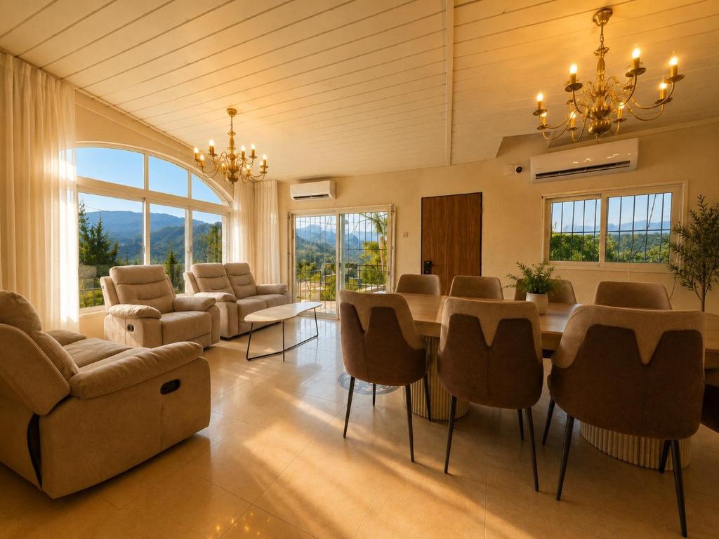 a large living room with a table and chairs at וילת הארי בעתיקה in Safed