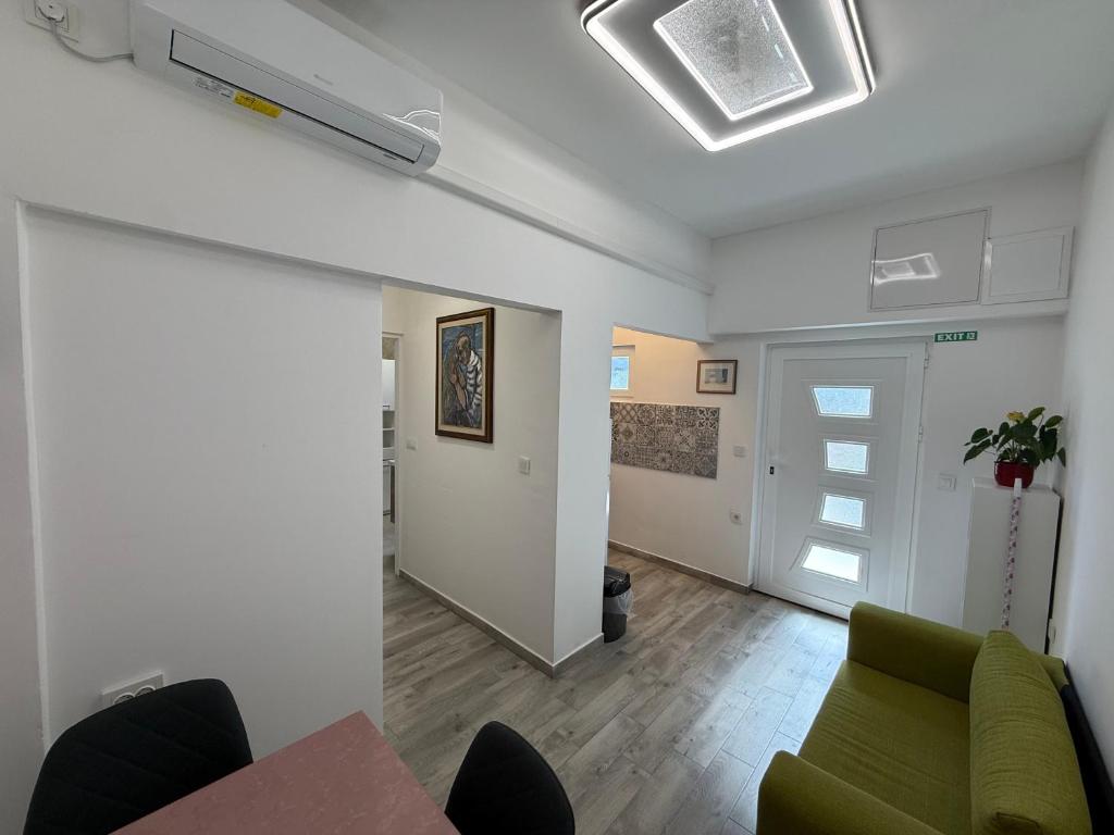 SeaWave - apt for 4 with patio, close to beach!
