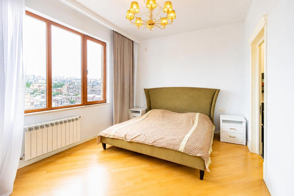 فضای داخلی Sunny 1BR Apartment with Beautiful Ararat View در ایروان - تصویر ۳