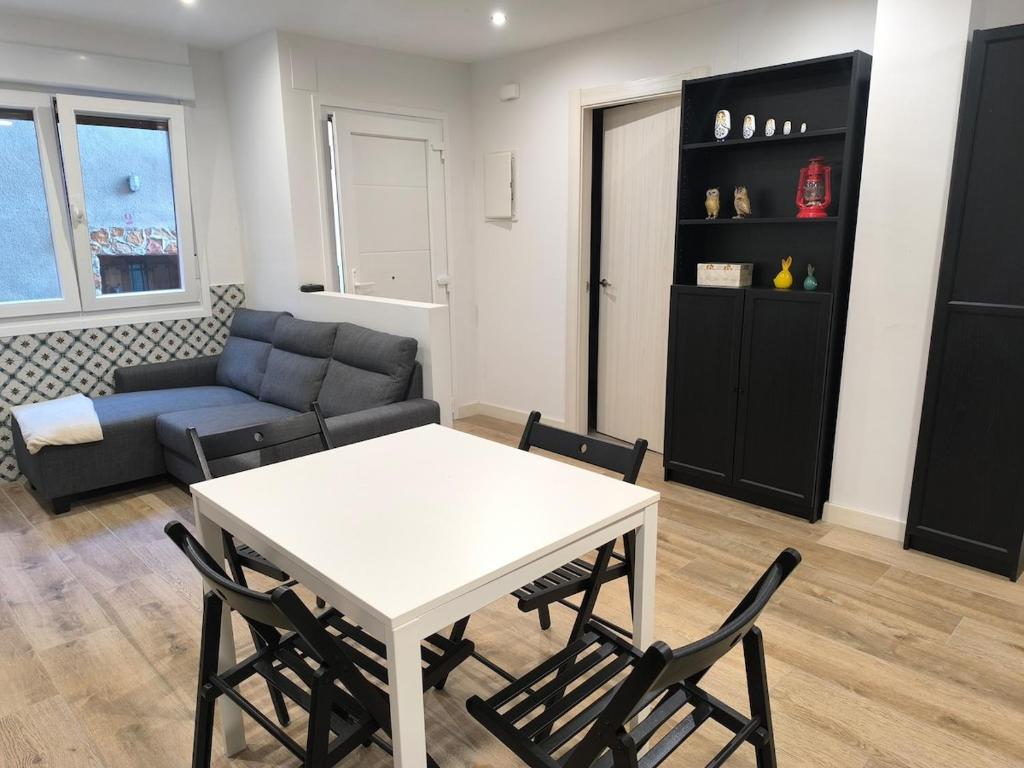a living room with a table and a couch at VuT El Mirlo in Frías