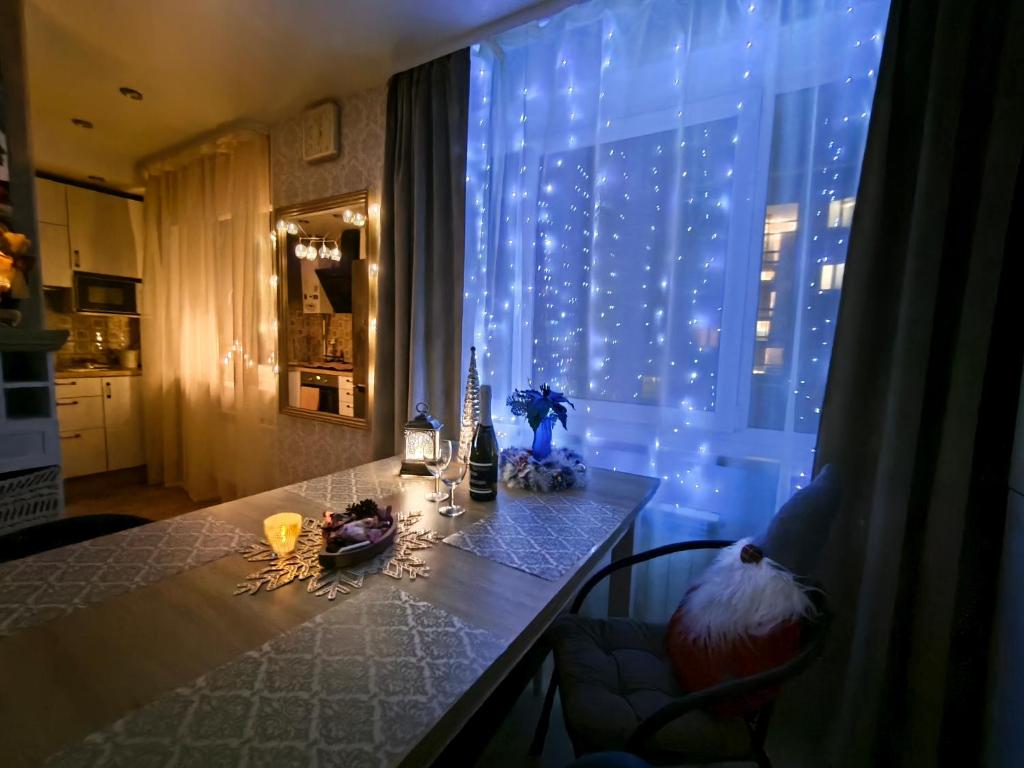 a room with a window with a view of a city at Station and Border Comfort Art and Cats Inn - Комфорт у вокзала и границы Арт и Кот in Narva