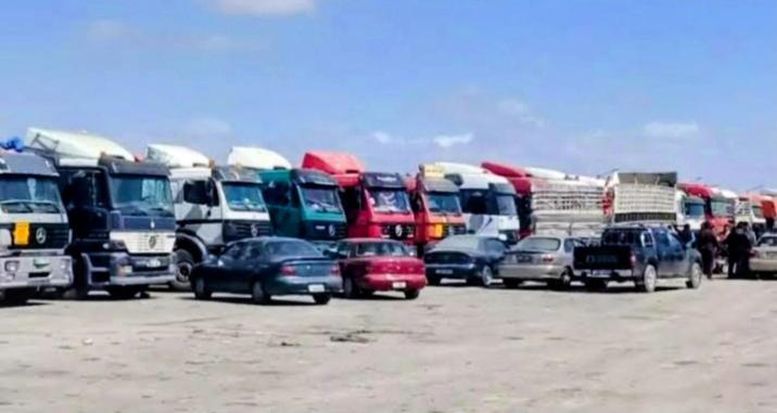 a group of trucks parked in a parking lot at القويرة in El Quweira