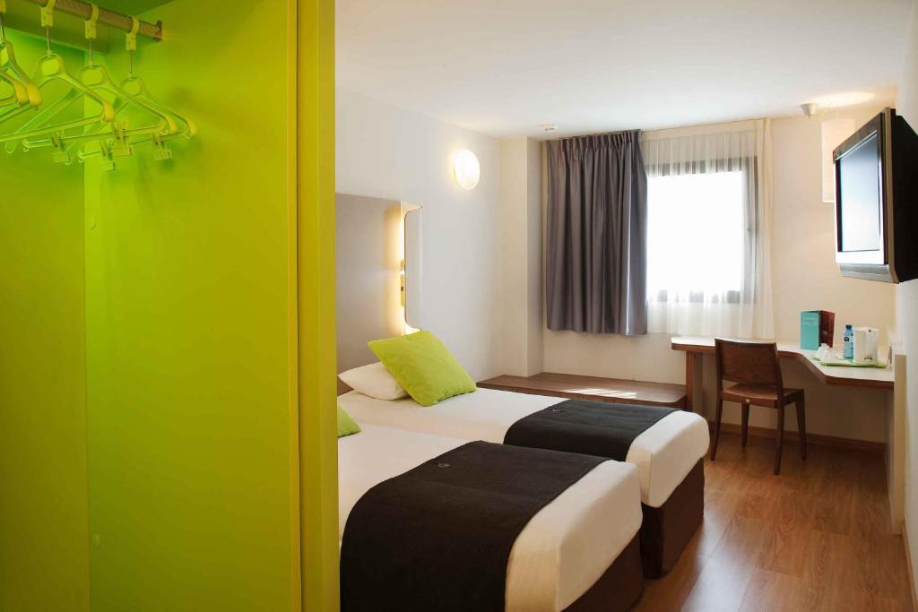 Posteľ alebo postele v izbe v ubytovaní Travelodge Málaga Airport