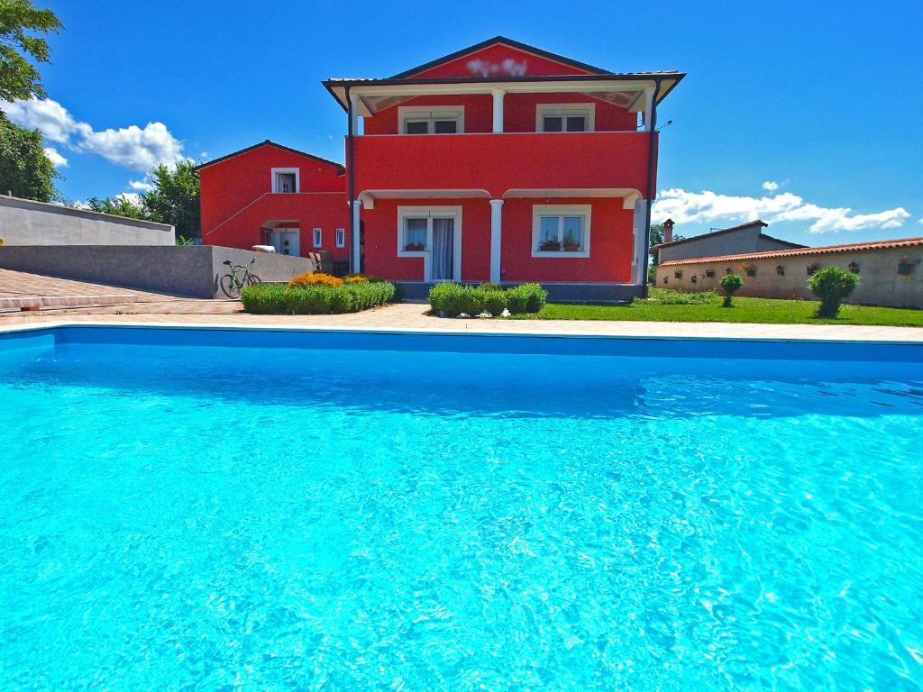 Apartment with pool 1038