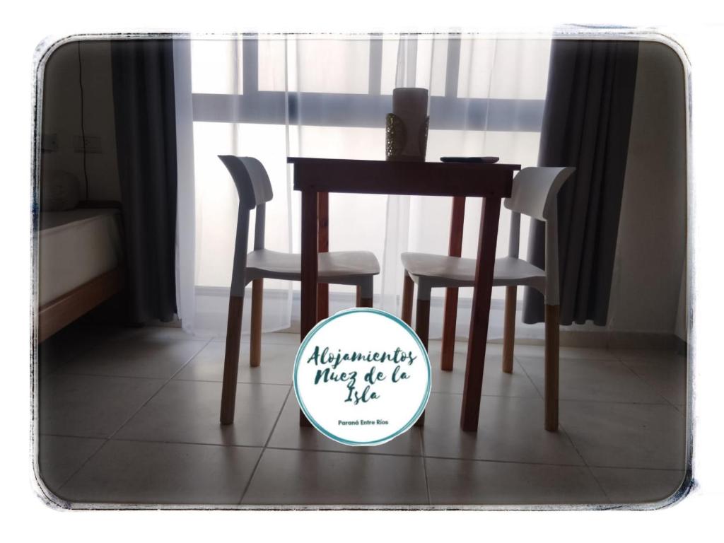 a dining room table and chairs with a mirror at Nuez de la Isla "Hana Apart" Mono C Individuales - SAN ROQUE a 3 cuadras! - in Paraná