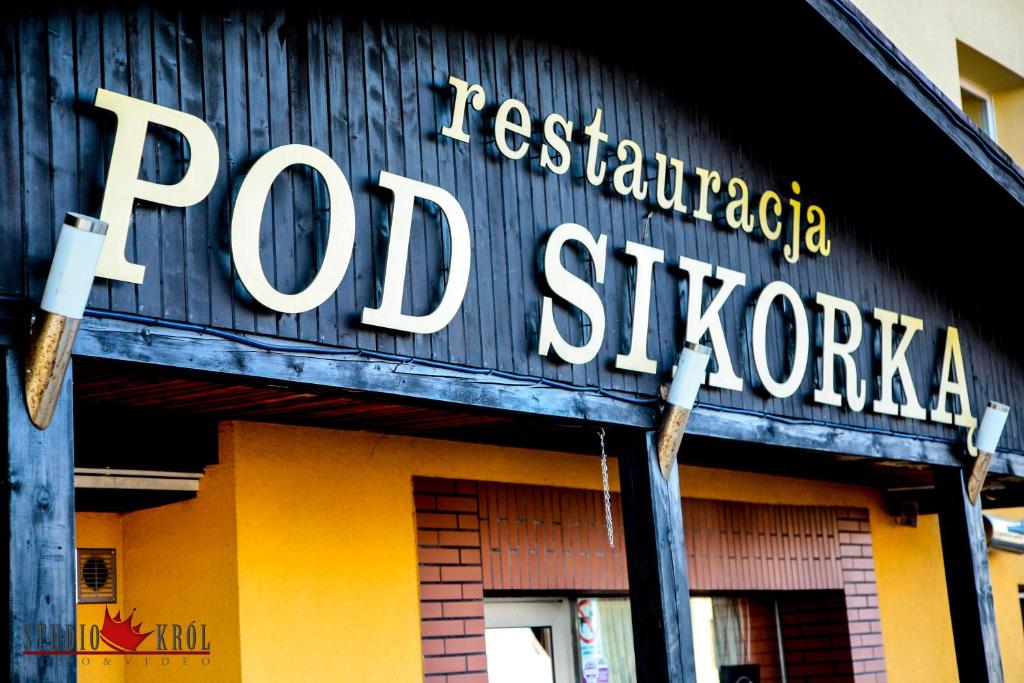 Galeriebild der Unterkunft Restauracja i Noclegi Pod Sikorką in Kobior