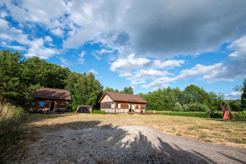 a house on the side of a dirt road at Vergi puhkemajad in Vergi