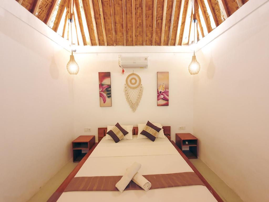 a bedroom with a large bed in a room at Lombok eco Bungalow in Gili Gede
