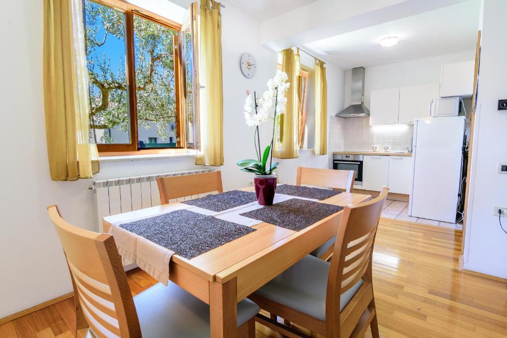 a kitchen and dining room with a table and chairs at Miren apartma Ankaran SP - Peaceful Apartment Ankaran SP in Ankaran