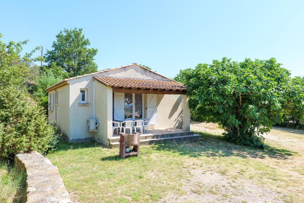 a small house in the middle of a yard at Le Figuier - La Fontinelle in Bessas