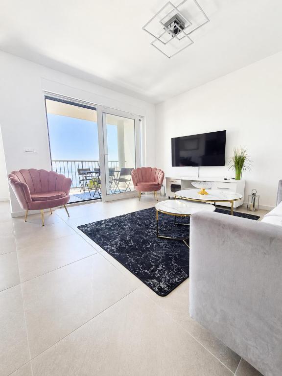 a living room with a couch and a tv at Miami in Veliko Brdo