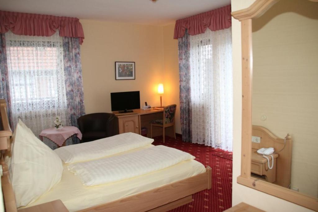 Postel nebo postele na pokoji v ubytování Landgasthof Hotel Bechtel