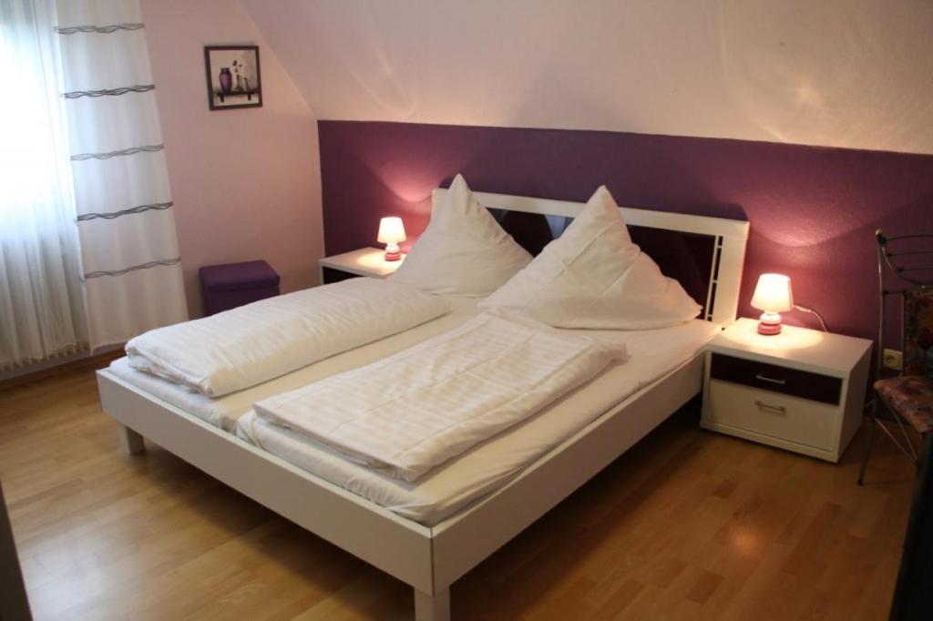 Postel nebo postele na pokoji v ubytování Landgasthof Hotel Bechtel