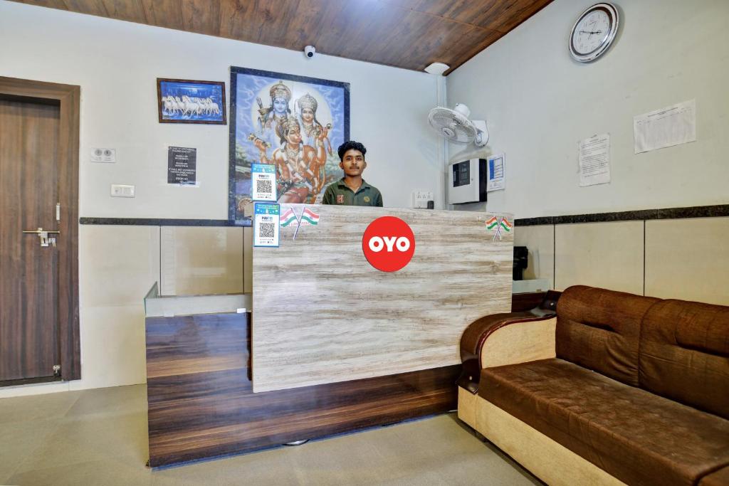 a room with a sign that saysvp on the wall at Hotel O Sudipti Resort in Indore