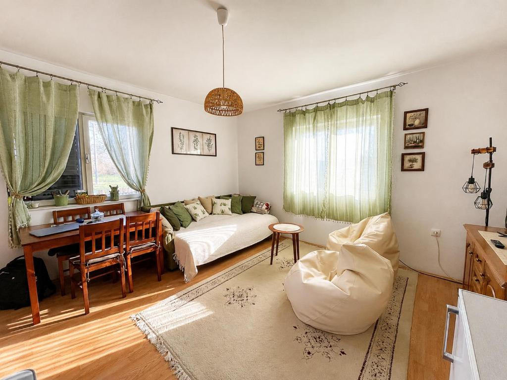 a living room with a couch and a table at Takovo Hills in Vrnčani