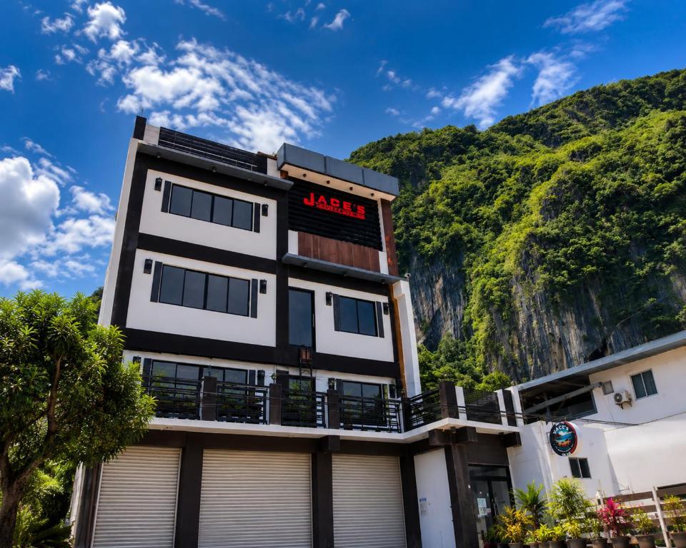 a building with a sign that reads jasdaq at Jace's Travellers Inn El Nido near Corong Corong Beach in El Nido