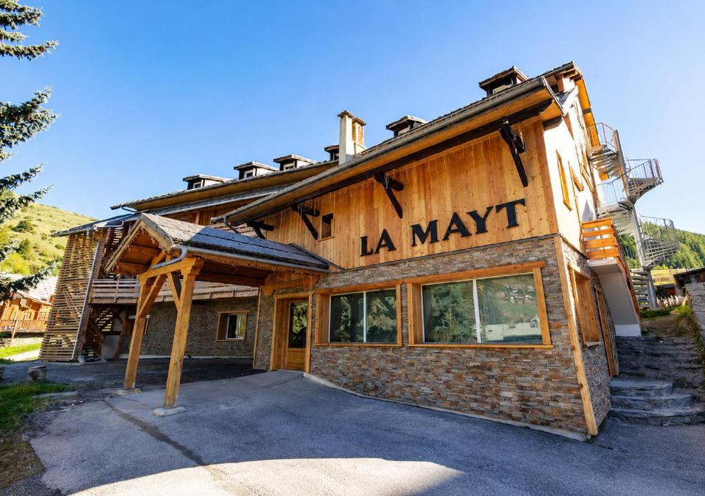 a building with a sign on the side of it at Résidence La Mayt in Vars