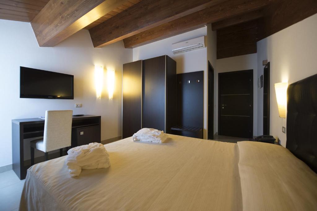 Postel nebo postele na pokoji v ubytování Hotel Iride & Spa