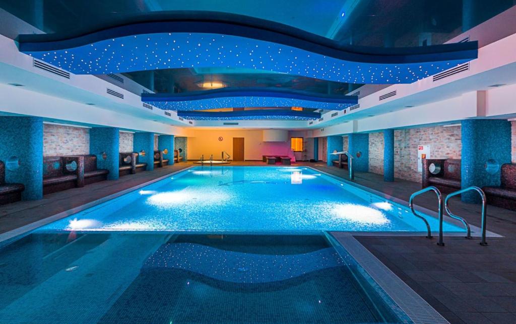 a large swimming pool in a hotel room at Ośrodek Delfin in Dąbki
