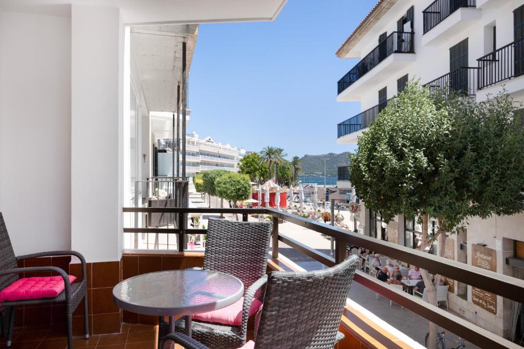 a balcony with chairs and a table and a view of a city at Vives Ref 9002 in Cala Bona