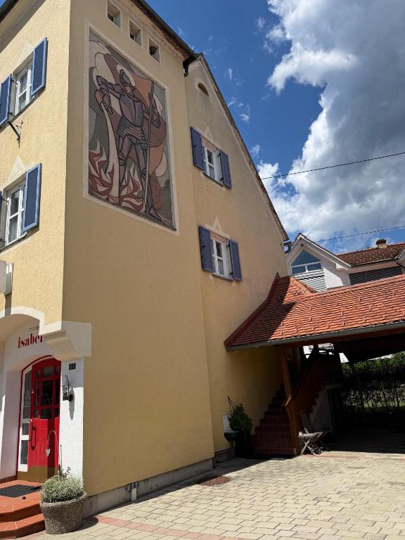 a building with a painting on the side of it at Ferienwohnung Altes Rüsthaus in Ilz