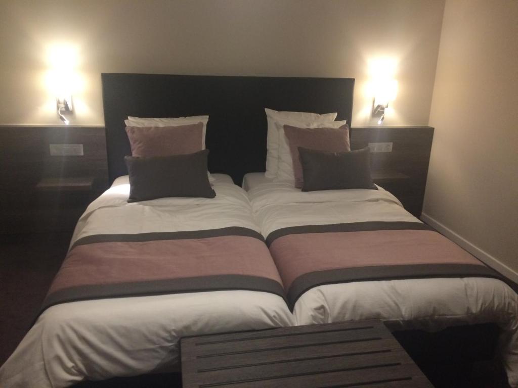 Postel nebo postele na pokoji v ubytování Hotel Du Moulin