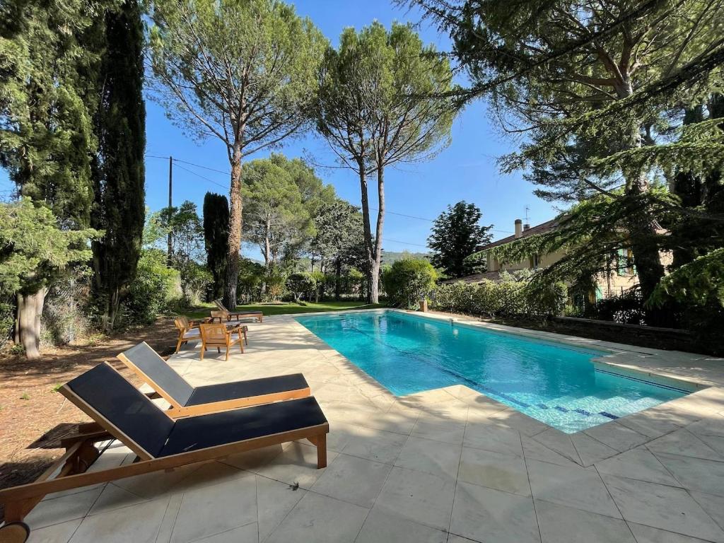 Studio Pie Calum Piscine et Verdure centre d'Aix