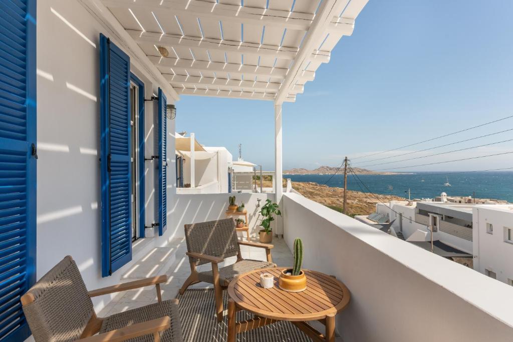 Walk to Naousa - 1BR Sea View - Pepperleaf